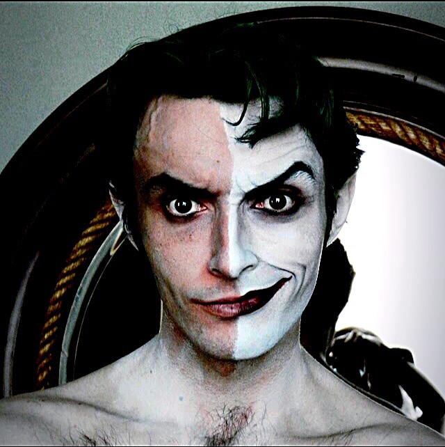 Suggest the style of masquerade for men on Halloween night Picture 16