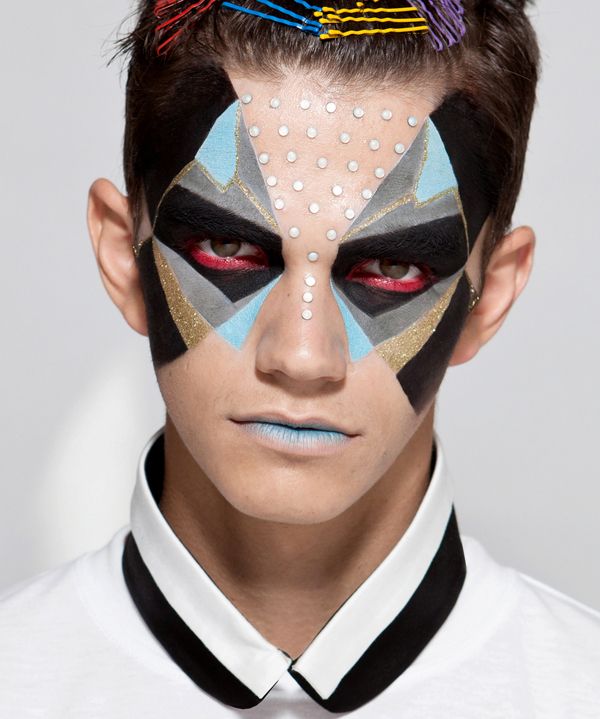 Suggest the style of masquerade for men on Halloween night Picture 2
