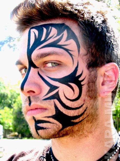 Suggest the style of masquerade for men on Halloween night Picture 9