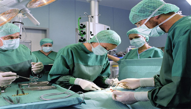 Surgery can permanently change your eye color to blue Picture 1