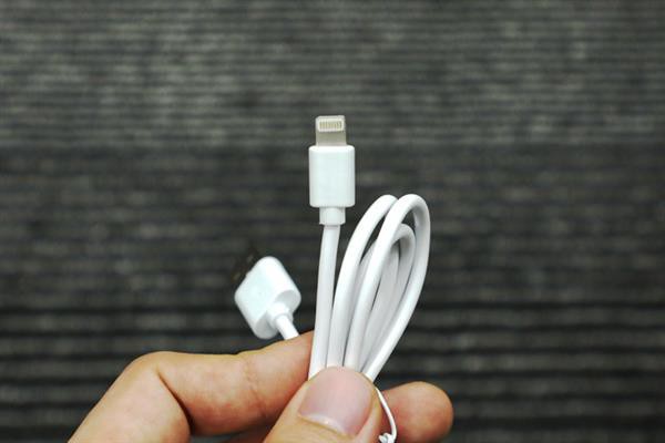 Surgical cable charging iPhone fake goods and genuine goods to see 'expensive but sliced' Picture 4