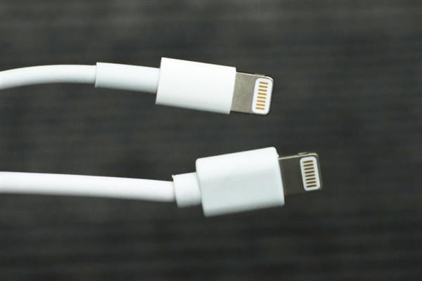 Surgical cable charging iPhone fake goods and genuine goods to see 'expensive but sliced' Picture 6