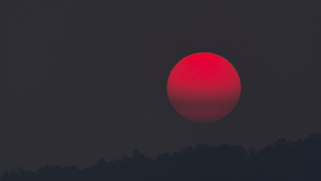 Synthesize high resolution moon wallpaper on computer Picture 13