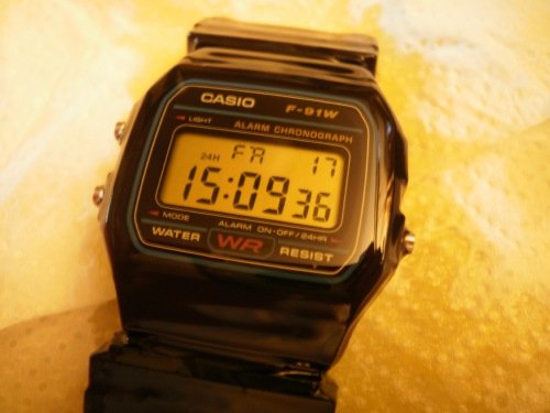Take a look at the old Casio electronic watch, which is 'more' with new and modern features! Picture 5