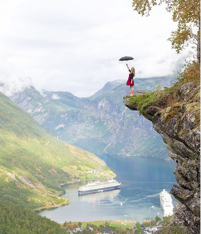 Take a look at the same location, how the two pictures were taken by different professional and amateur photographers! Picture 5