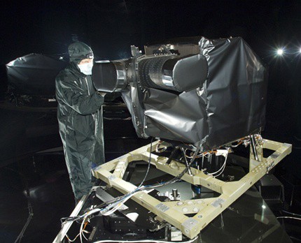 Take a picture of what the Earth for Google Maps uses, where is it attached? Picture 4