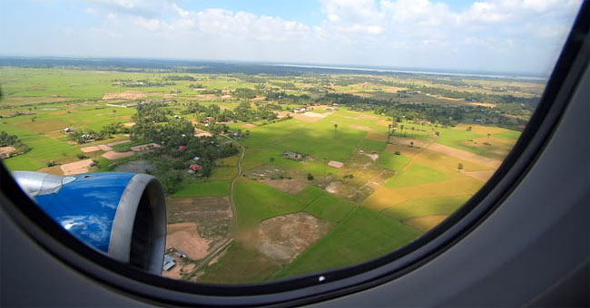 Take beautiful photos on the plane with the following tips Picture 4