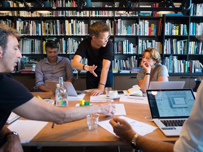 The 10 highest paid positions at Apple that many people dream of Picture 9