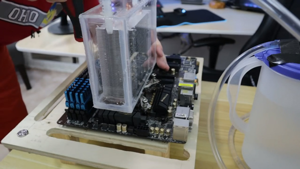 The 1-0-2 radiator combined with air and ice heat makes PC people surprised by creativity Picture 9