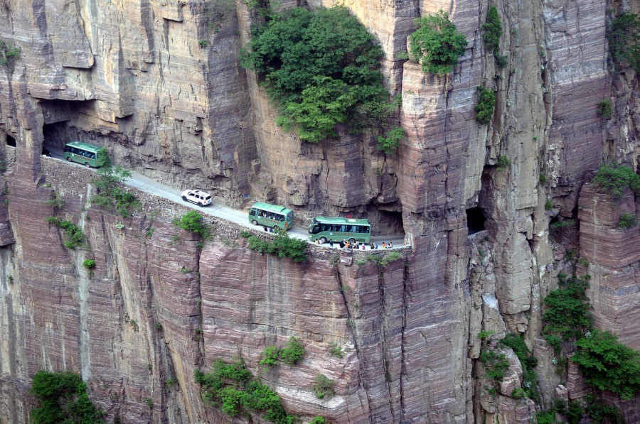 The 15 most dangerous roads on the planet make you 'sweaty' Picture 7