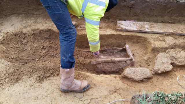 The 1,600-year Roman tomb with ancient coins was discovered in Somerset Picture 1