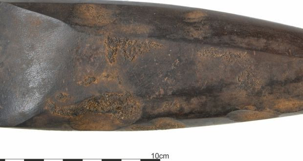 The 9,000-year-old ax sheds light on the ancient burial custom Picture 1