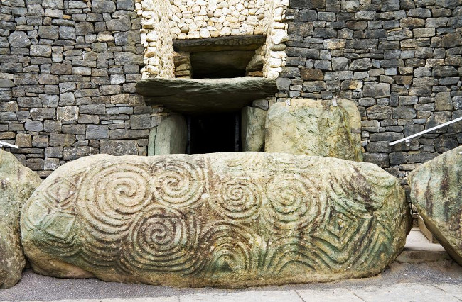 The 9,000-year-old ax sheds light on the ancient burial custom Picture 2