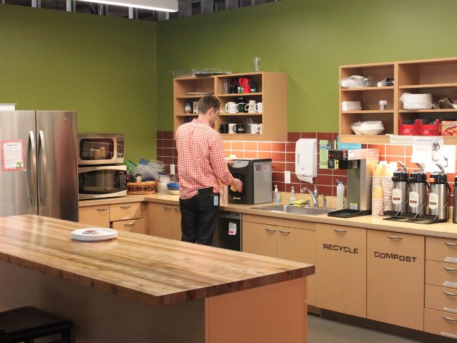 The Amazing Life of Amazon CEO Jeff Bezos, who has just been Bill Gates' richest usurper in the world Picture 25