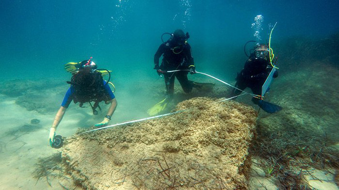 The ancient city buried in the seabed 1,700 years due to the tsunami Picture 1