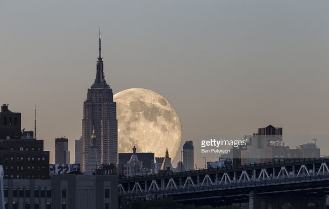 The biggest super moon in 70 years will appear on November 14 Picture 3