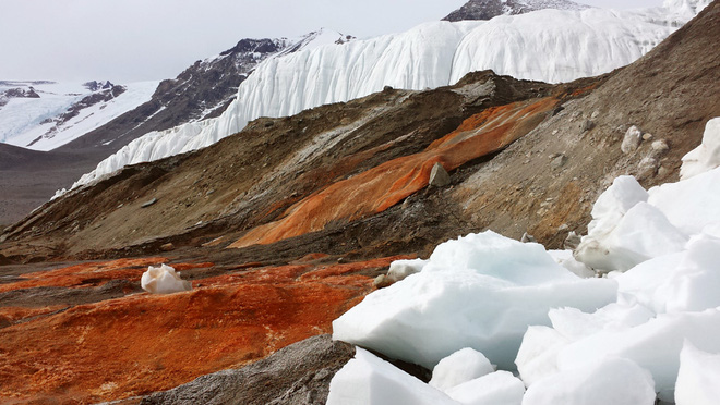 The 'Blood Falls' in Antarctica, hundreds of years of mystery has been decoded Picture 2