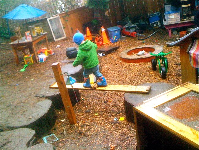 The danger when saying 'Be careful' to young children that parents need to pay attention to! Picture 5