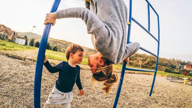 The danger when saying 'Be careful' to young children that parents need to pay attention to! Picture 6