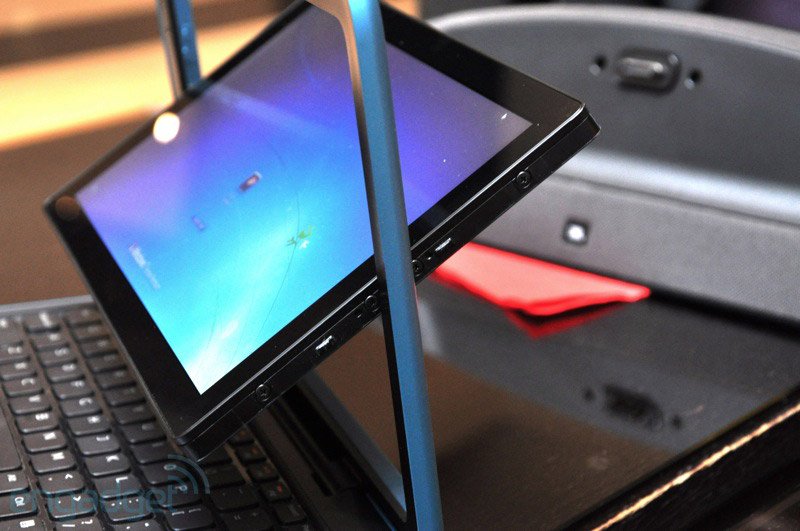 The Dell Inspiron Duo will debut early December Picture 15