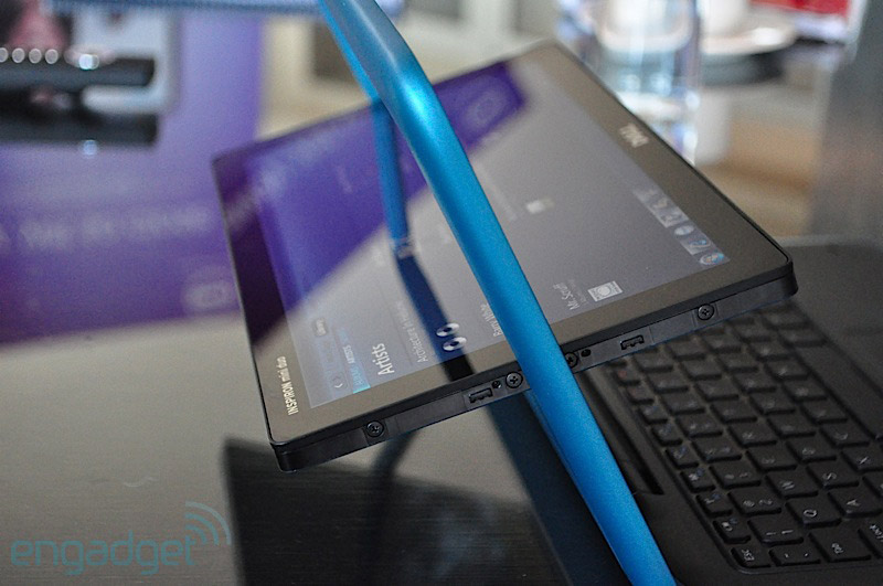 The Dell Inspiron Duo will debut early December Picture 28