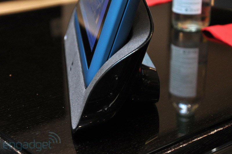 The Dell Inspiron Duo will debut early December Picture 9