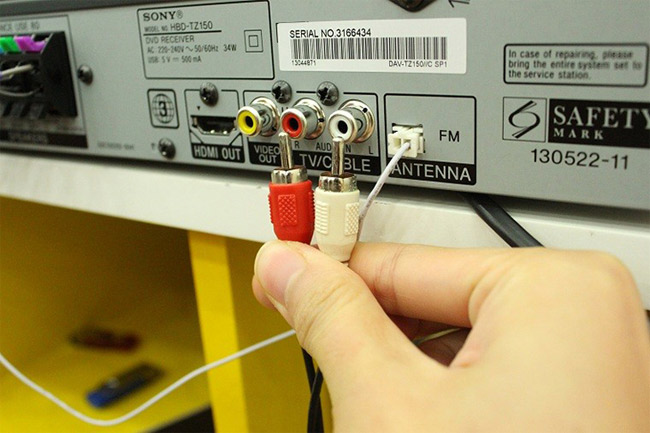 The easiest way to connect speakers to TVs Picture 3