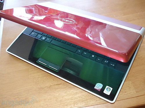 The Eee PC is brilliantly red Picture 3