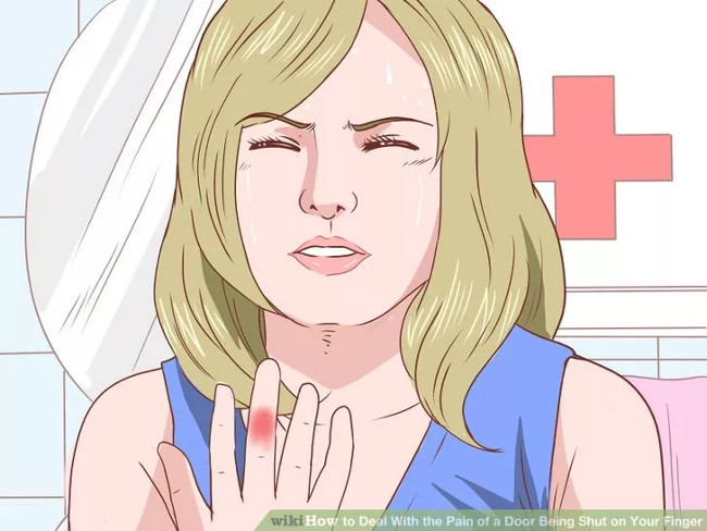 The first aid steps in time when the hand jammed into the door gap Picture 2