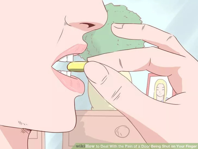 The first aid steps in time when the hand jammed into the door gap Picture 3