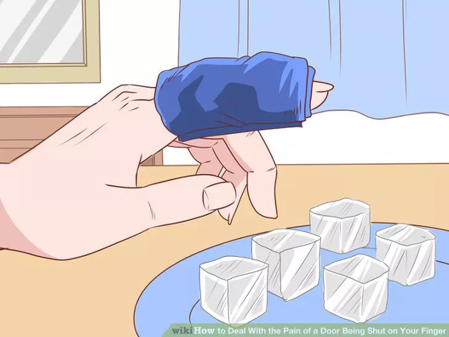 The first aid steps in time when the hand jammed into the door gap Picture 7