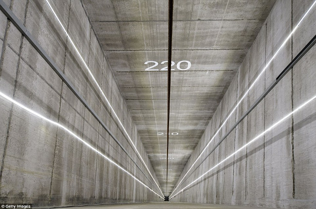 The Germans will check elevator safety at the 246m high tower at a speed of 40mph / s in 2017 Picture 2