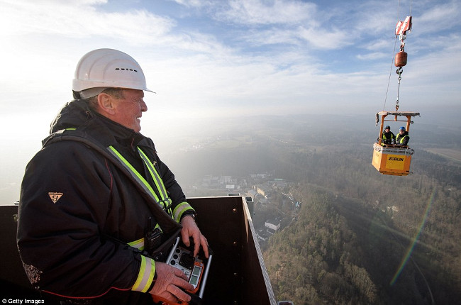 The Germans will check elevator safety at the 246m high tower at a speed of 40mph / s in 2017 Picture 3