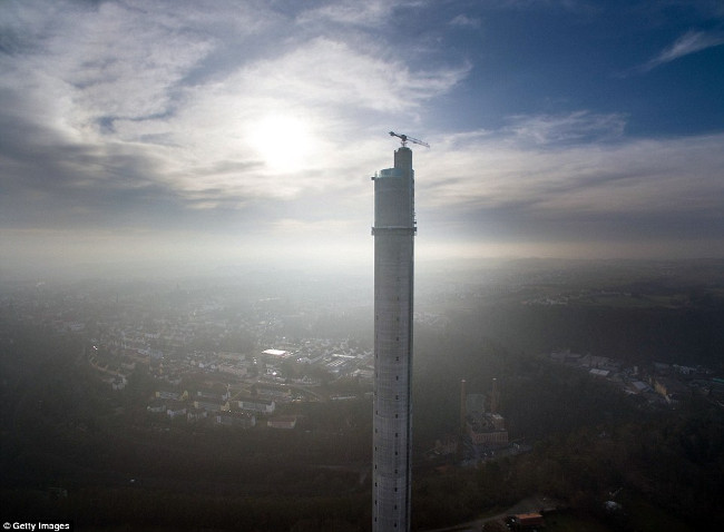 The Germans will check elevator safety at the 246m high tower at a speed of 40mph / s in 2017 Picture 5