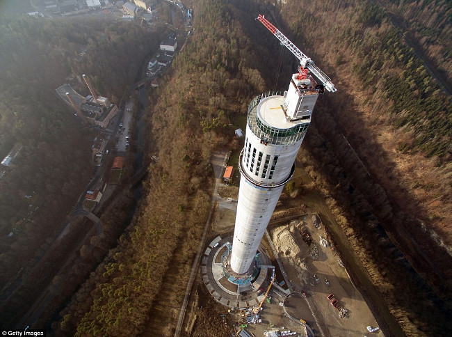 The Germans will check elevator safety at the 246m high tower at a speed of 40mph / s in 2017 Picture 9