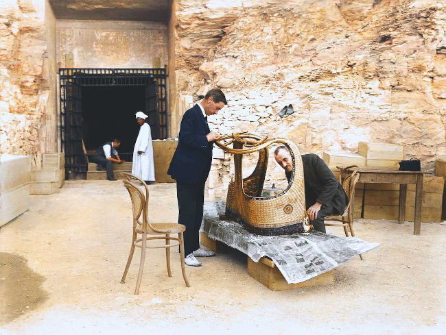 The glittering gold warehouse in the ancient Egyptian tomb of Pharaoh Tutankhamun Picture 13