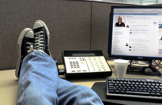 The handler for hackers attacking the corporate network is the company's employees Picture 2