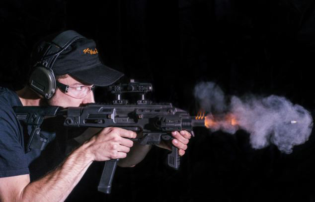 The impressive moment when the bullet rushed out of the barrel Picture 10