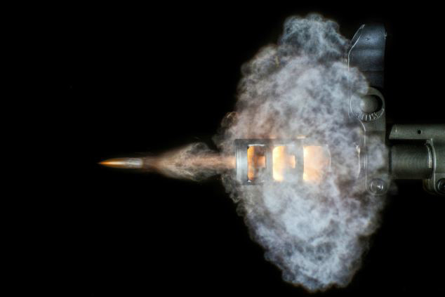 The impressive moment when the bullet rushed out of the barrel Picture 11