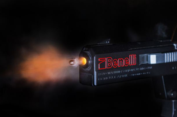 The impressive moment when the bullet rushed out of the barrel Picture 9