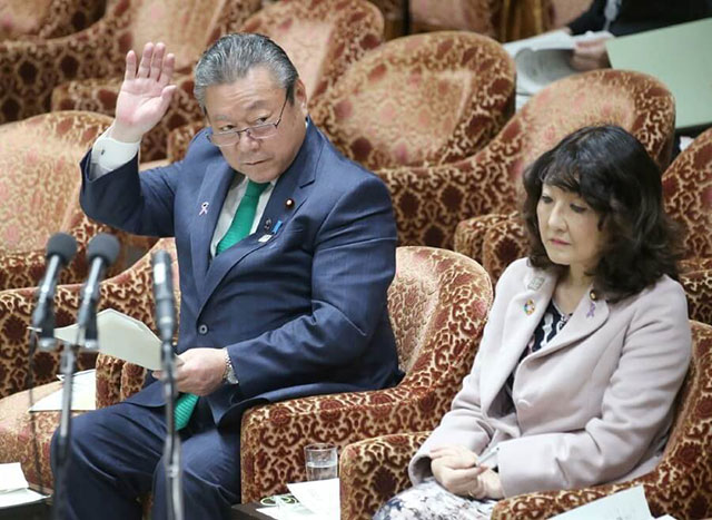 The Japanese security minister admitted never using a computer Picture 1