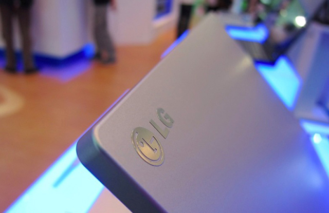 The laptop is similar to LG's MacBook Pro at Computex 2011 Picture 8