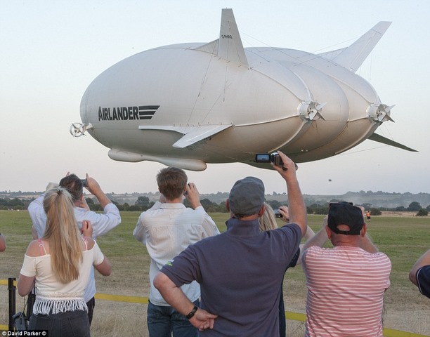 The largest aircraft in the world looks like a 'butt' taking off for the first time Picture 7