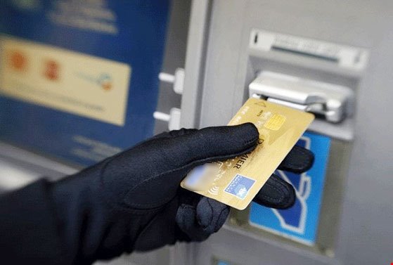 The Ministry of Public Security warned users to warn of bank account theft when withdrawing money at ATMs Picture 1