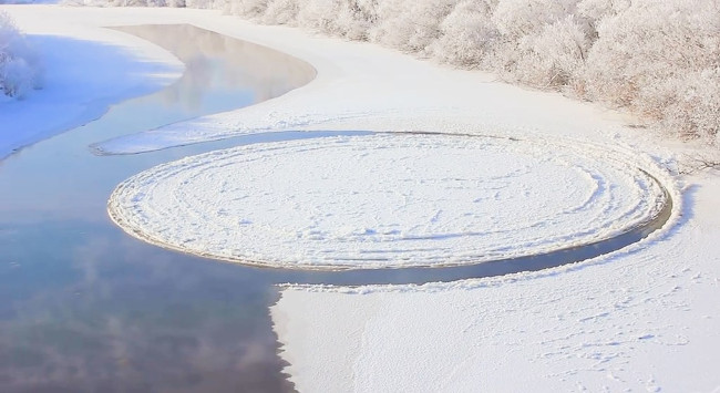 The mystery of the giant tape disk spinning between the river was finally deciphered Picture 1