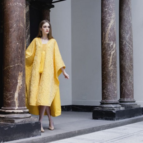 The only big silk in the world woven from the natural silk of a million spiders Picture 6