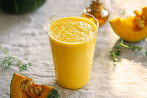 The pregnant woman is anemic and should eat well for her mother and baby Picture 2