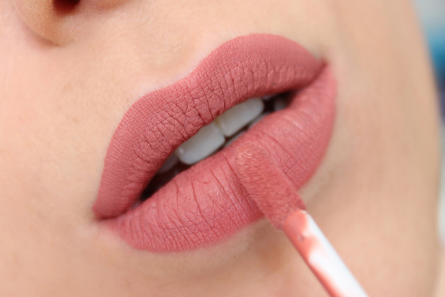 The secret of making lipstick is both beautiful and easy for stylish girls Picture 6