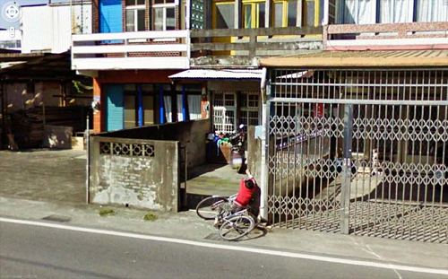 The series of funny photos that Google Maps has recorded across the world streets Picture 25