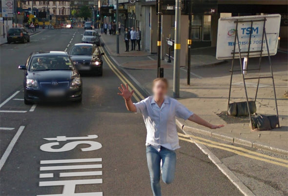 The series of funny photos that Google Maps has recorded across the world streets Picture 3